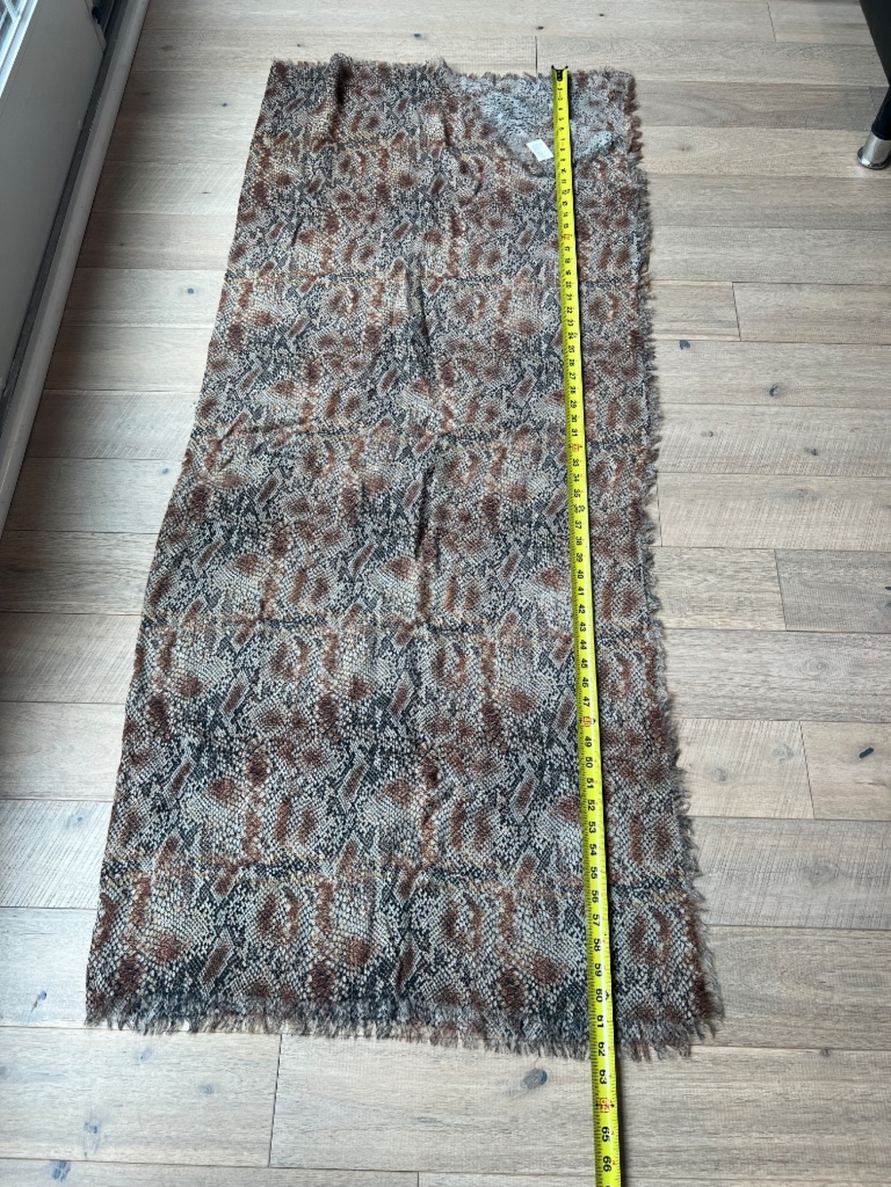Aritzia/Auxillary 100% Wool Lightweight Blanket Scarf Snakeskin Print 62"x52" - Picture 9 of 9